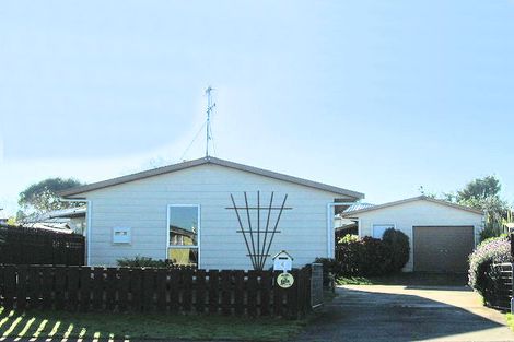 Photo of property in 4 Linwood Drive, Paraparaumu, 5032
