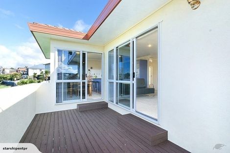 Photo of property in 17 Jubaea Place, Henderson, Auckland, 0610