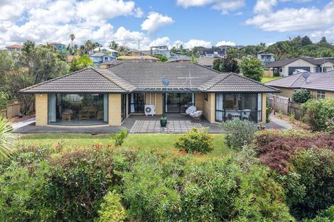 Photo of property in 115 Grovenor Drive, Orewa, 0931