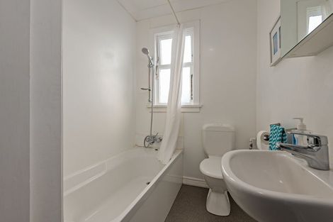 Photo of property in 16 Freyberg Street, Roslyn, Palmerston North, 4414