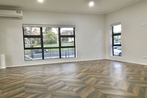 Photo of property in 4223a Great North Road, Glendene, Auckland, 0602