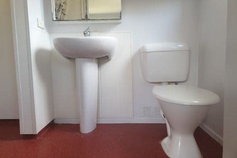 Photo of property in 18 Plumstead Rise, Glen Eden, Auckland, 0602