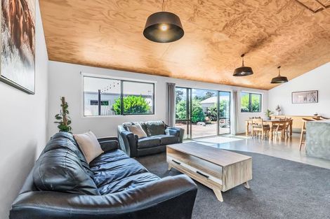 Photo of property in 16 Glen Oak Drive, Kirwee, Darfield, 7571