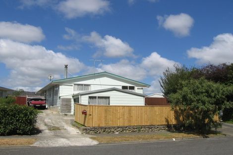Photo of property in 1/32 Hartford Crescent, Totara Park, Upper Hutt, 5018