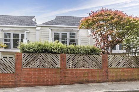 Photo of property in 15 Lawson Place, Mount Victoria, Wellington, 6011