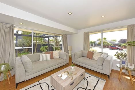 Photo of property in 11 Glen Place, Parklands, Christchurch, 8083