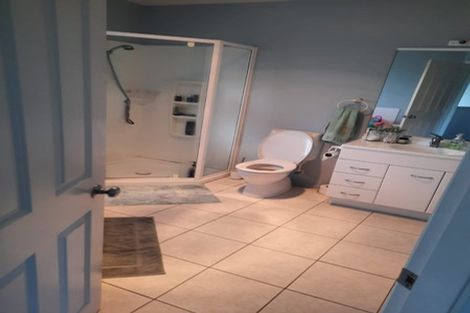 Photo of property in 8 Forbes Lane, Newlands, Wellington, 6037