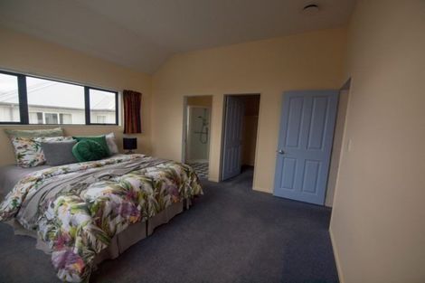 Photo of property in 33 Amesbury Drive, Churton Park, Wellington, 6037