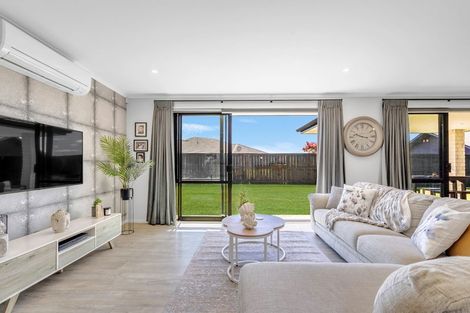 Photo of property in 6 Tavarnya Way, Patumahoe, Pukekohe, 2679