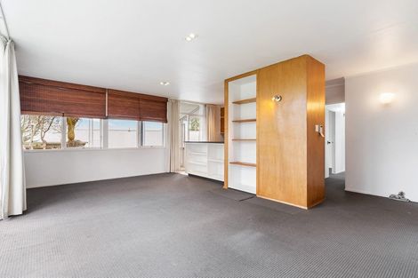 Photo of property in 1 Rickards Place, New Lynn, Auckland, 0600