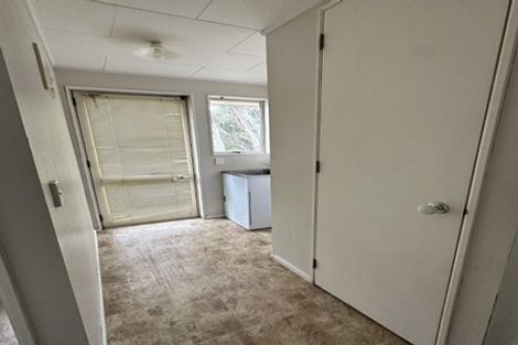 Photo of property in 21 Finn Place, Totara Vale, Auckland, 0629