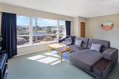 Photo of property in 35 Kahikatea Grove, Paparangi, Wellington, 6037