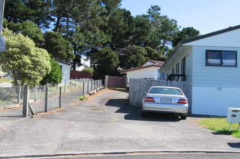 Photo of property in 1/25 Jumento Place, Unsworth Heights, Auckland, 0632