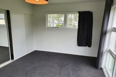 Photo of property in 1 Brookby Crescent, Avonhead, Christchurch, 8042