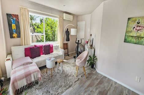 Photo of property in 2/3 Centorian Drive, Windsor Park, Auckland, 0632