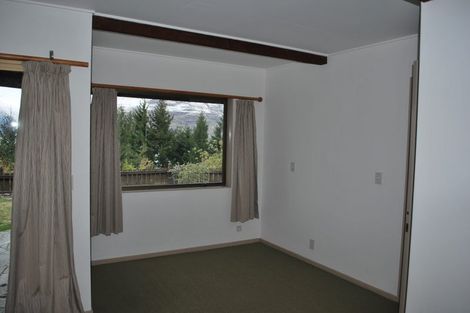 Photo of property in 28 Mckerrow Place, Sunshine Bay, Queenstown, 9300