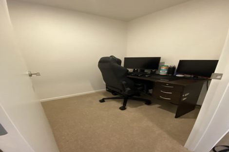 Photo of property in 19 Hewlett Road, Massey, Auckland, 0614