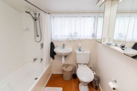 Photo of property in 2a Pitoitoi Road, Days Bay, Lower Hutt, 5013