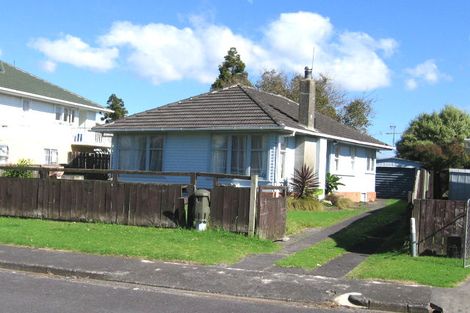 Photo of property in 24 London Street, Te Atatu Peninsula, Auckland, 0610