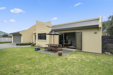 Photo of property in 144 Guildford Drive, Paraparaumu Beach, Paraparaumu, 5032