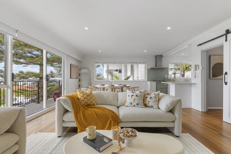 Photo of property in 2/104 Sylvan Avenue, Northcote, Auckland, 0627