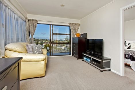 Photo of property in 1/24 Martin Crescent, Northcote, Auckland, 0627
