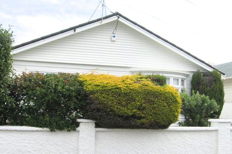 Photo of property in 10 Puru Crescent, Lyall Bay, Wellington, 6022