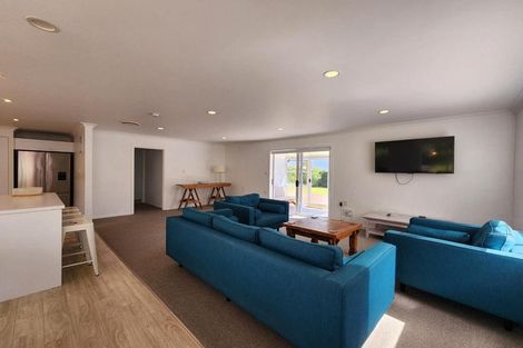 Photo of property in 8 Hussey Street, Oakura, 4314
