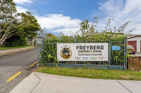 Photo of property in 3a/2 Kirrie Avenue, Te Atatu South, Auckland, 0610