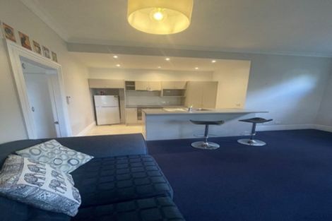 Photo of property in 152 Kelburn Parade, Kelburn, Wellington, 6012