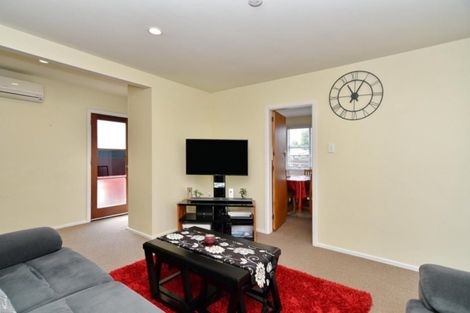 Photo of property in 49 Winters Road, Redwood, Christchurch, 8051