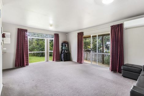 Photo of property in 17 Roick Parade, Glen Eden, Auckland, 0602