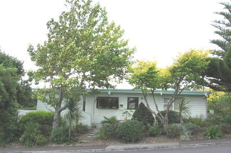 Photo of property in 2/2 Manutara Avenue, Forrest Hill, Auckland, 0620