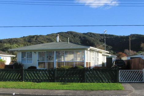 Photo of property in 41 Karamu Crescent, Wainuiomata, Lower Hutt, 5014