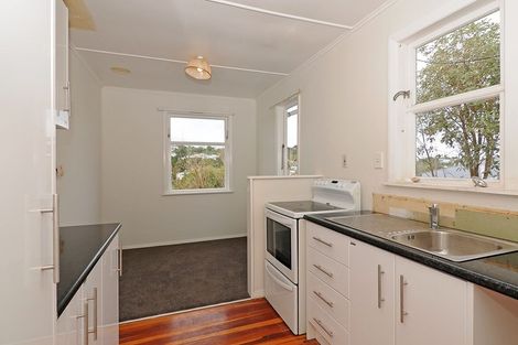Photo of property in 141 Ruskin Road, Newlands, Wellington, 6037