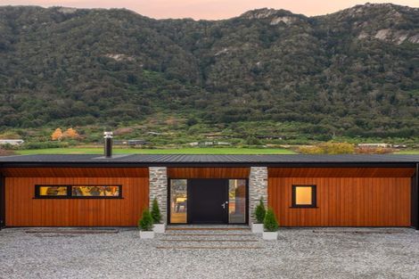 Photo of property in 42 Tui Drive, Mount Creighton, Queenstown, 9371