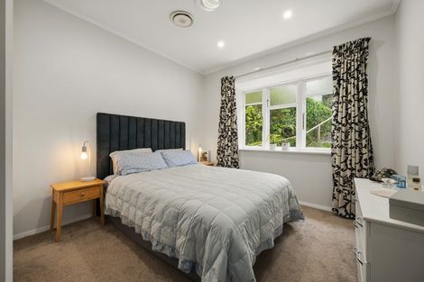 Photo of property in 16 Albemarle Road, Northland, Wellington, 6012