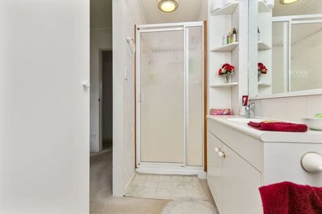 Photo of property in 33 Settlers Grove, Orewa, 0931