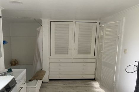 Photo of property in Churchill Flats, 213 The Terrace, Wellington Central, Wellington, 6011