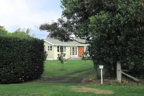 Photo of property in 6 Karaka Grove, Waikanae, 5036