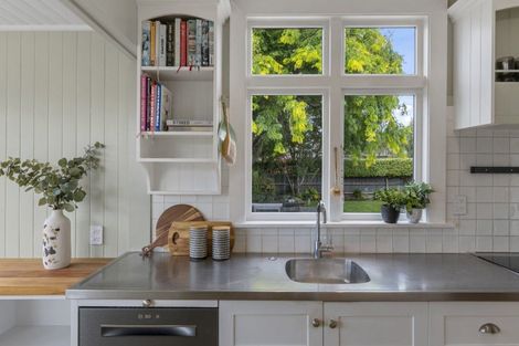 Photo of property in 86 Saint Martins Road, Saint Martins, Christchurch, 8022