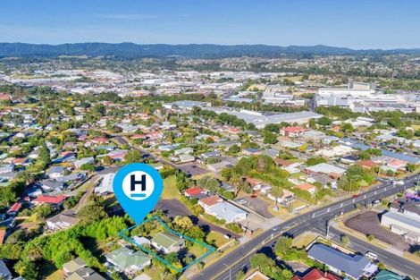 Photo of property in 300 Great North Road, Henderson, Auckland, 0612
