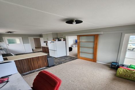 Photo of property in 4 Woburn Place, Takaro, Palmerston North, 4412
