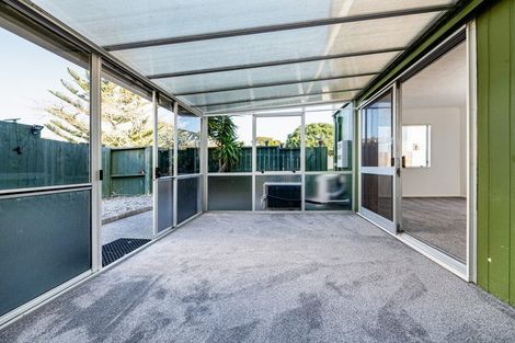 Photo of property in 41 Kohekohe Street, New Lynn, Auckland, 0600