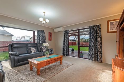 Photo of property in 37 Peppertree Glade, Kelvin Grove, Palmerston North, 4414