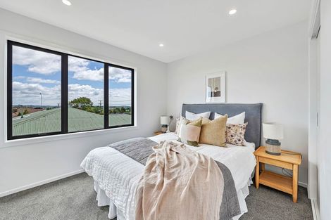 Photo of property in 4/504 Don Buck Road, Massey, Auckland, 0614