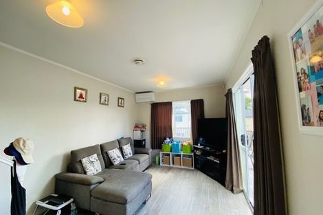 Photo of property in 2/18 Elliott Avenue, Bayview, Auckland, 0629