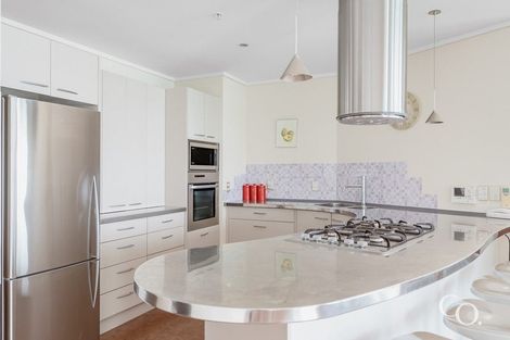 Photo of property in 72 Devonport Road, Tauranga, 3110