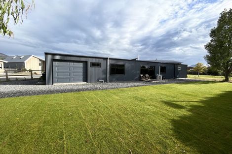 Photo of property in 2 Cleland Close, Wanaka, 9382