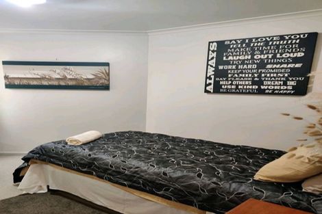 Photo of property in 404a Te Atatu Road, Te Atatu Peninsula, Auckland, 0610